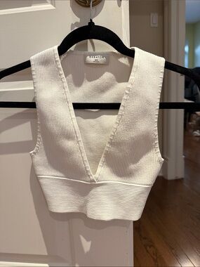 Babaton Cream Ribbed Deep V Crop Top